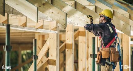 Should You Build or Buy a House in 2022?